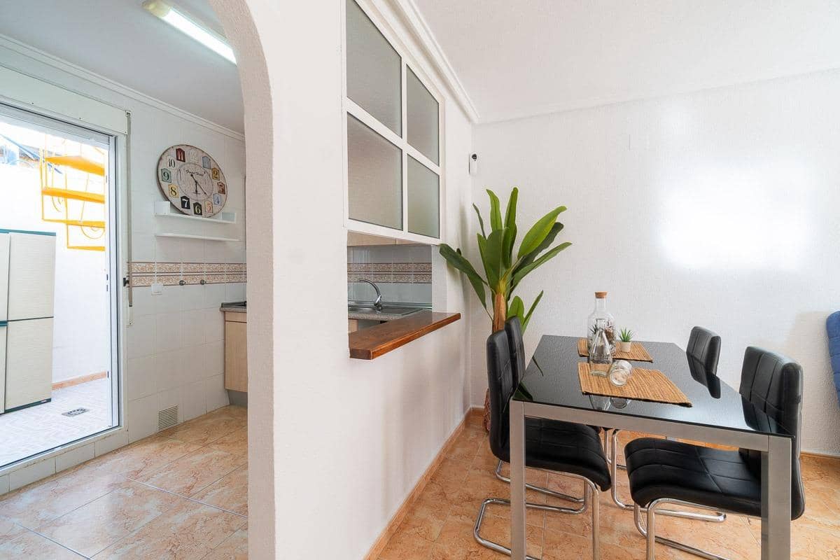 2 makuuhuone Bungalow myytävänä paikassa Torrevieja mukana uima-altaan - 139 000 € (Ref: 9301231)