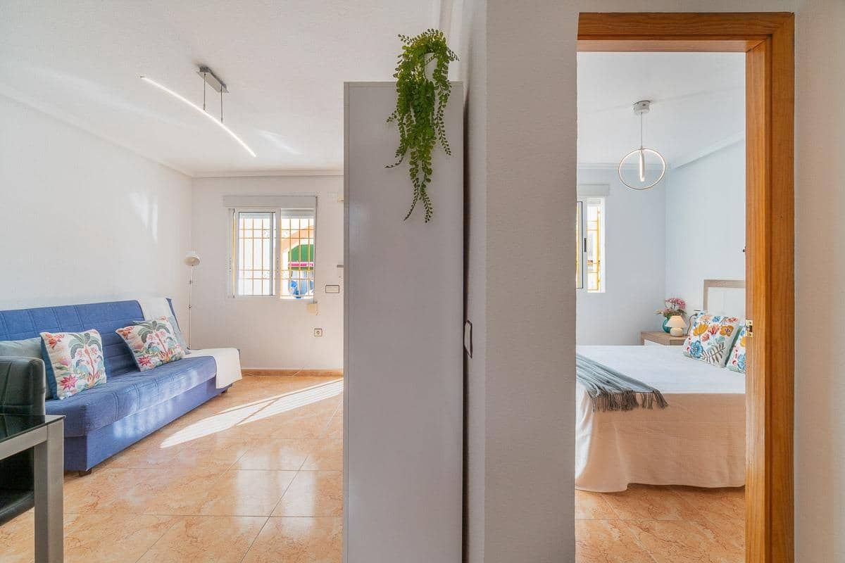 2 makuuhuone Bungalow myytävänä paikassa Torrevieja mukana uima-altaan - 139 000 € (Ref: 9301231)