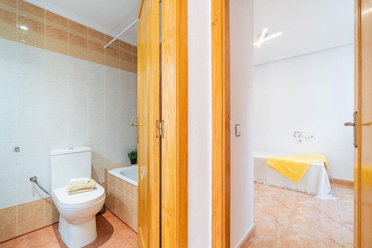 2 makuuhuone Bungalow myytävänä paikassa Torrevieja mukana uima-altaan - 139 000 € (Ref: 9301231)