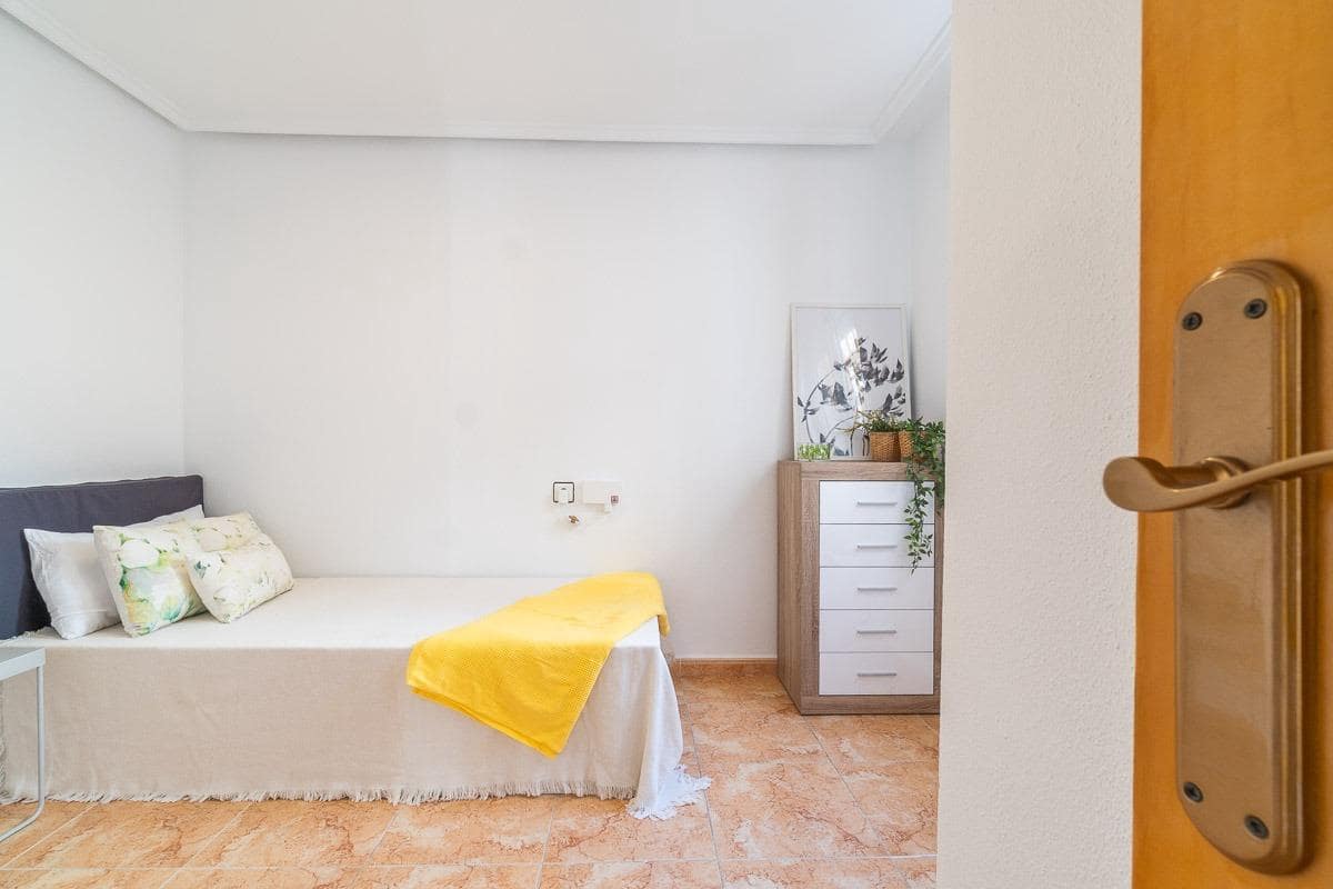 2 makuuhuone Bungalow myytävänä paikassa Torrevieja mukana uima-altaan - 139 000 € (Ref: 9301231)