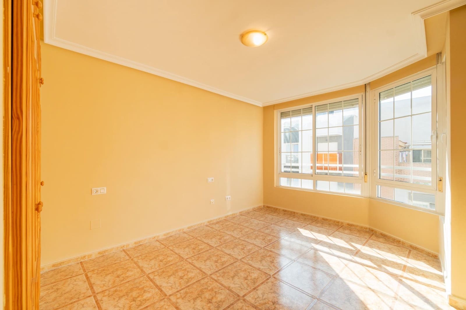 3 quarto Apartamento para venda em Torrevieja - 215 000 € (Ref: 9303739)