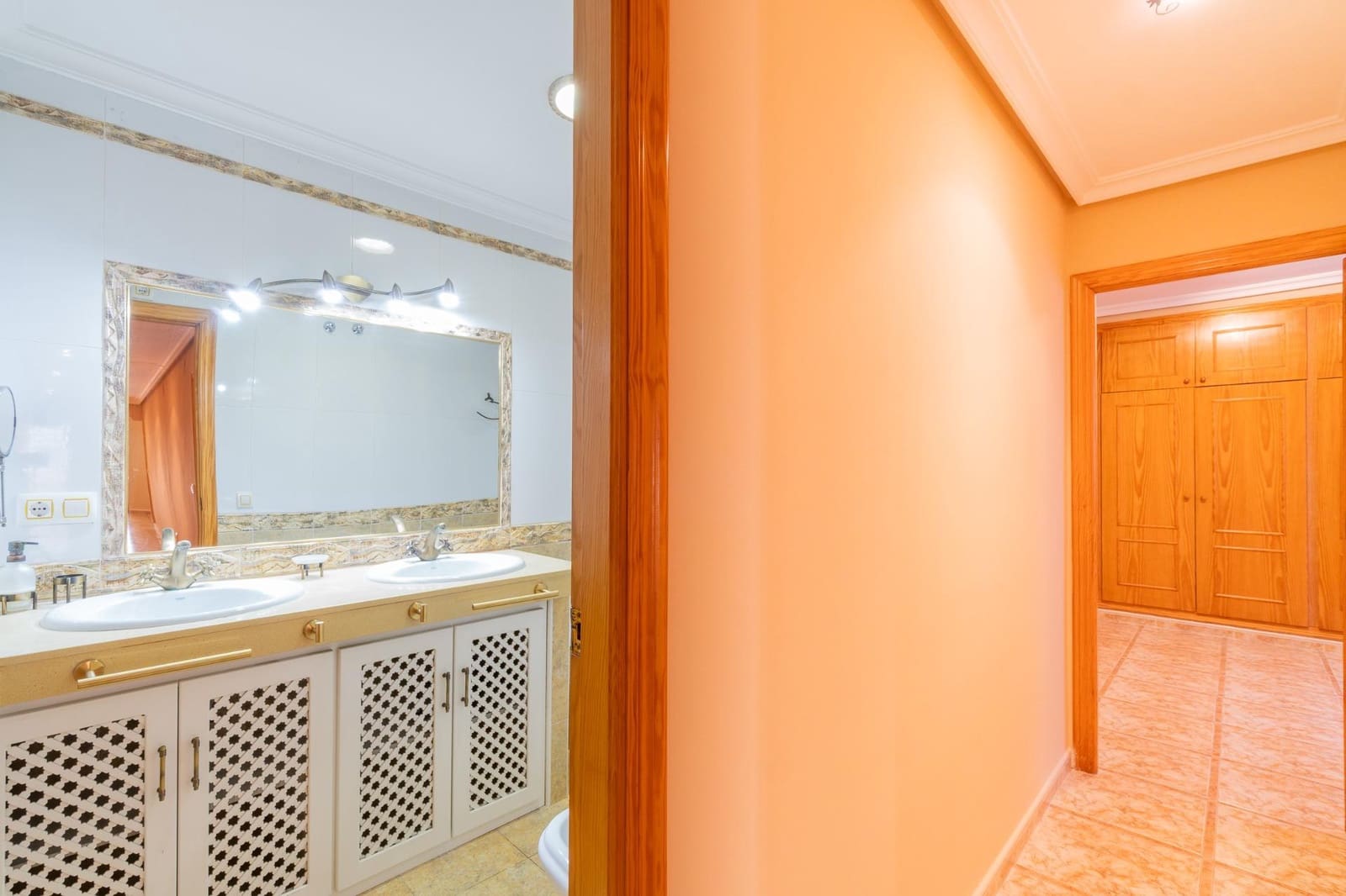 3 quarto Apartamento para venda em Torrevieja - 215 000 € (Ref: 9303739)