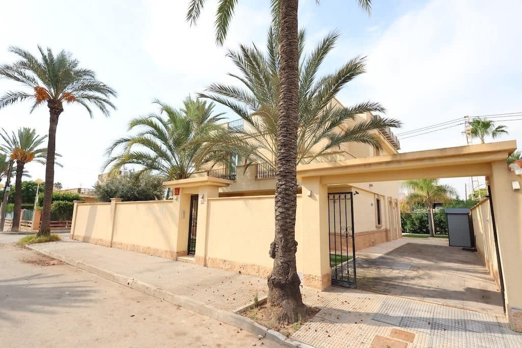 4 bedroom Villa for sale in Cabo Roig with pool - € 1,190,000 (Ref: 9313729)