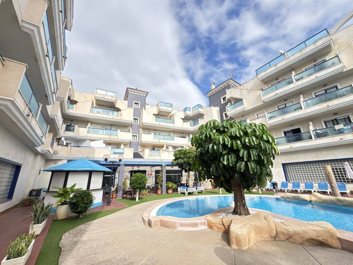 Apartamento de 2 habitaciones en Cabo Roig en venta con piscina - 189.995 € (Ref: 9322076)