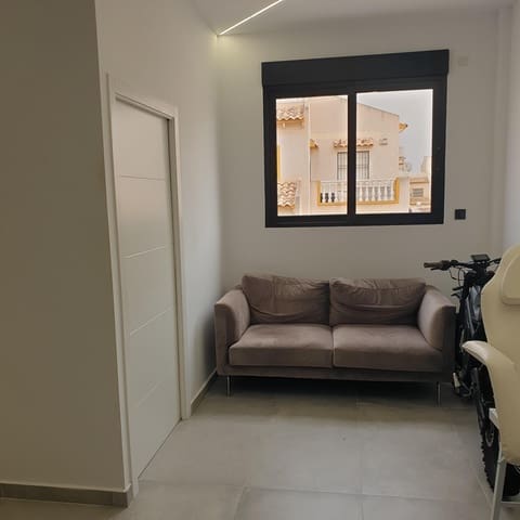 Commercial for rent in La Zenia, Orihuela - € 1,200 (Ref: 9391986)