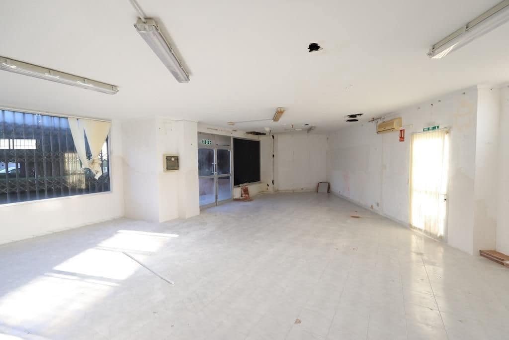 Business for sale in Cabo Roig with pool - € 135,000 (Ref: 9401954)
