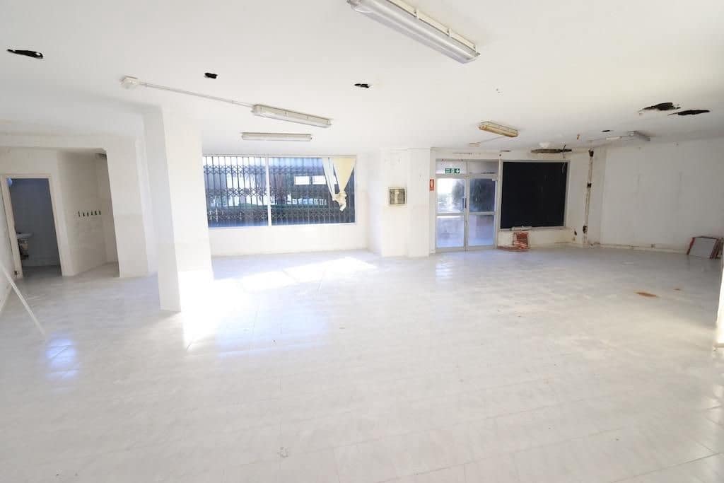 Business for sale in Cabo Roig with pool - € 135,000 (Ref: 9401954)