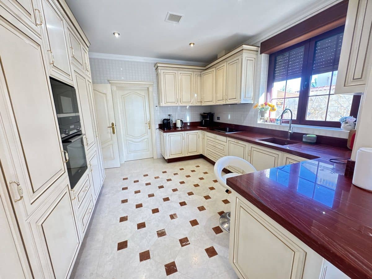 4 bedroom Villa for sale in Cabo Roig with pool - € 1,700,000 (Ref: 9438149)