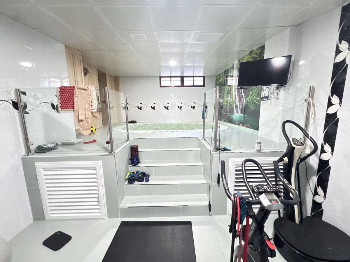 4 bedroom Villa for sale in Cabo Roig with pool - € 1,700,000 (Ref: 9438149)