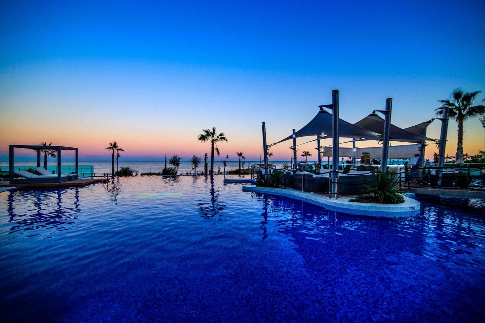 2 bedroom Penthouse for sale in Punta Prima with garage - € 665,000 (Ref: 9474990)