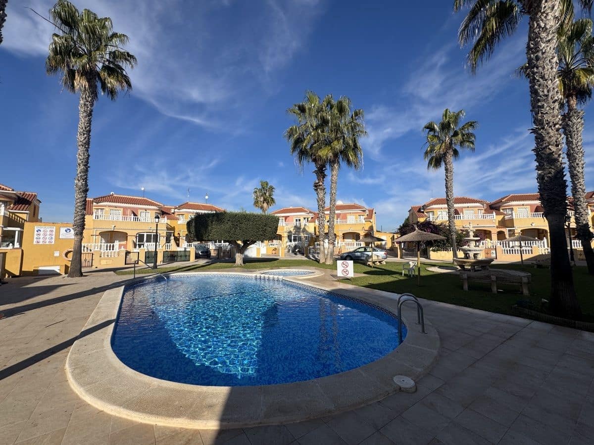 2 Zimmer Reihenhaus zu verkaufen in Cabo Roig mit Pool - 229.000 € (Ref: 9504500)
