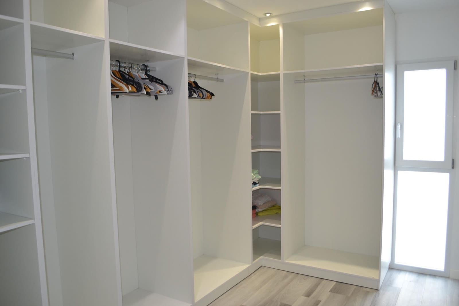 4 makuuhuone Huvila myytävänä paikassa Almoradi mukana uima-altaan 
autotalli - 999 950 € (Ref: 9536097)