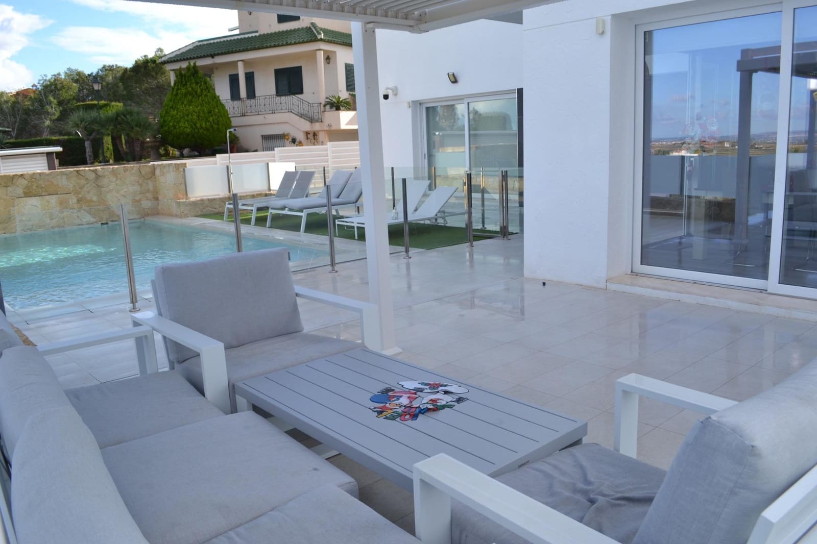 4 makuuhuone Huvila myytävänä paikassa Almoradi mukana uima-altaan 
autotalli - 999 950 € (Ref: 9536097)