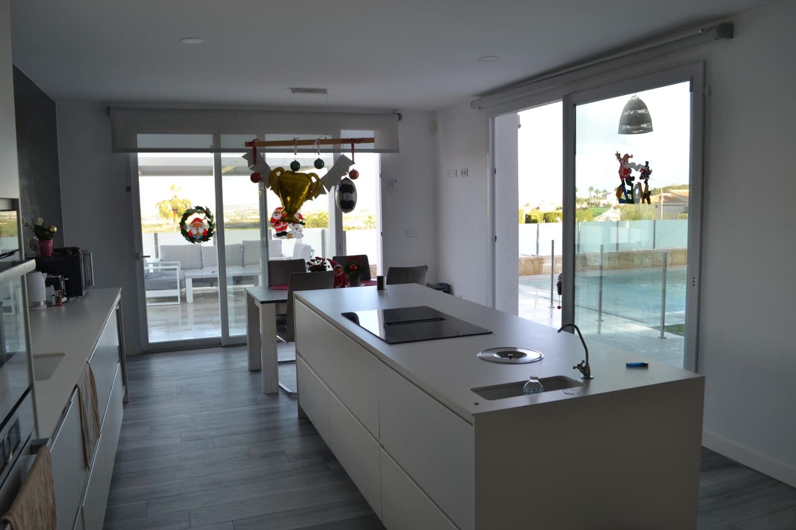 4 makuuhuone Huvila myytävänä paikassa Almoradi mukana uima-altaan 
autotalli - 999 950 € (Ref: 9536097)