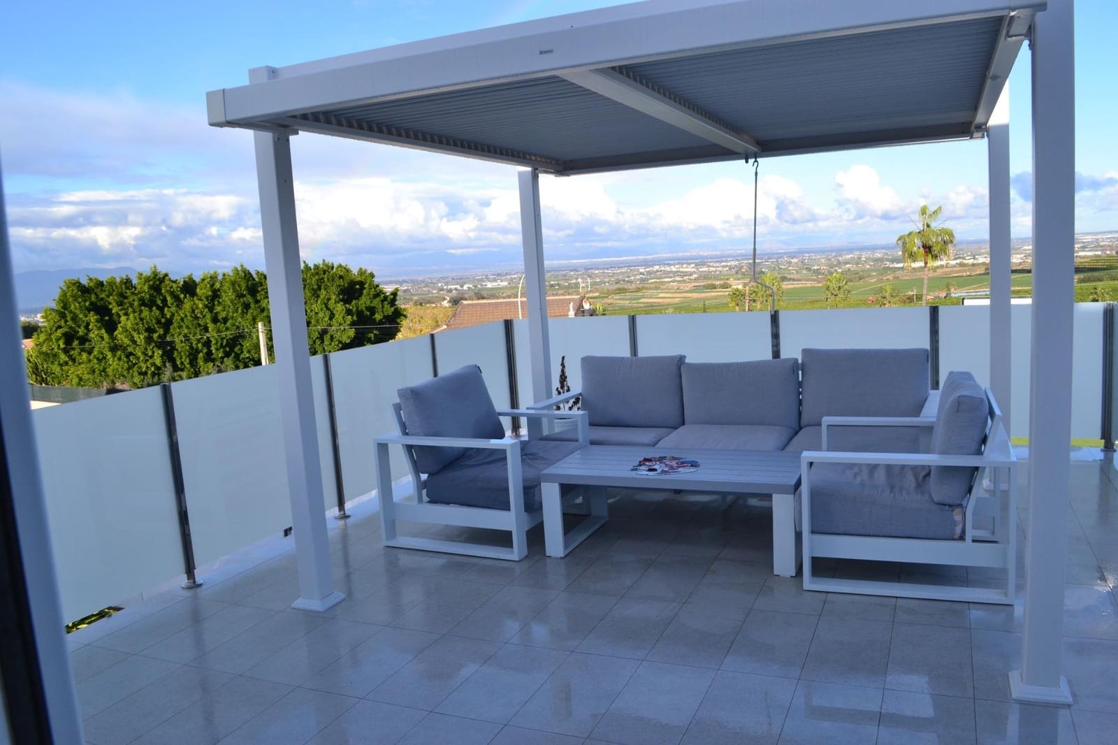 4 makuuhuone Huvila myytävänä paikassa Almoradi mukana uima-altaan 
autotalli - 999 950 € (Ref: 9536097)