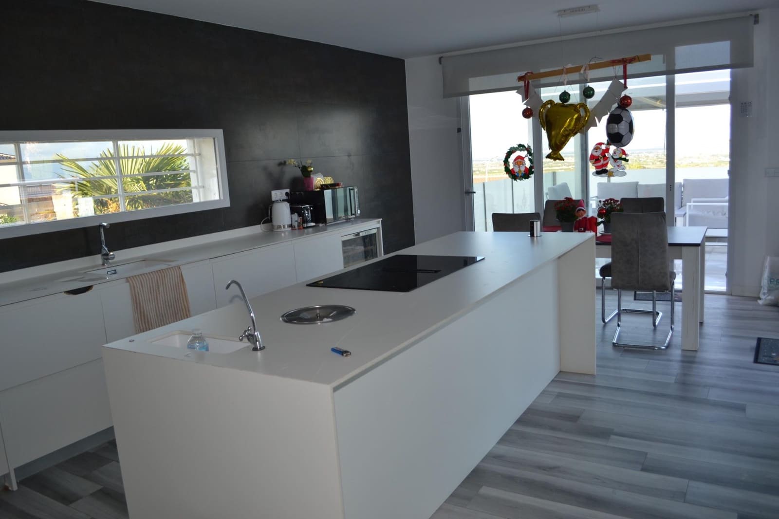 4 makuuhuone Huvila myytävänä paikassa Almoradi mukana uima-altaan 
autotalli - 999 950 € (Ref: 9536097)