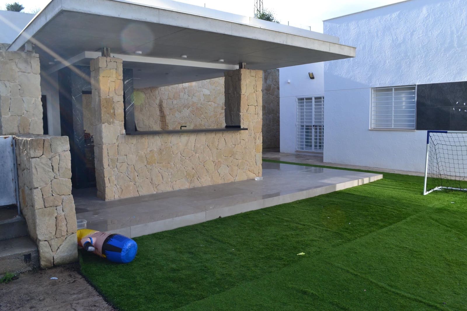 4 makuuhuone Huvila myytävänä paikassa Almoradi mukana uima-altaan 
autotalli - 999 950 € (Ref: 9536097)