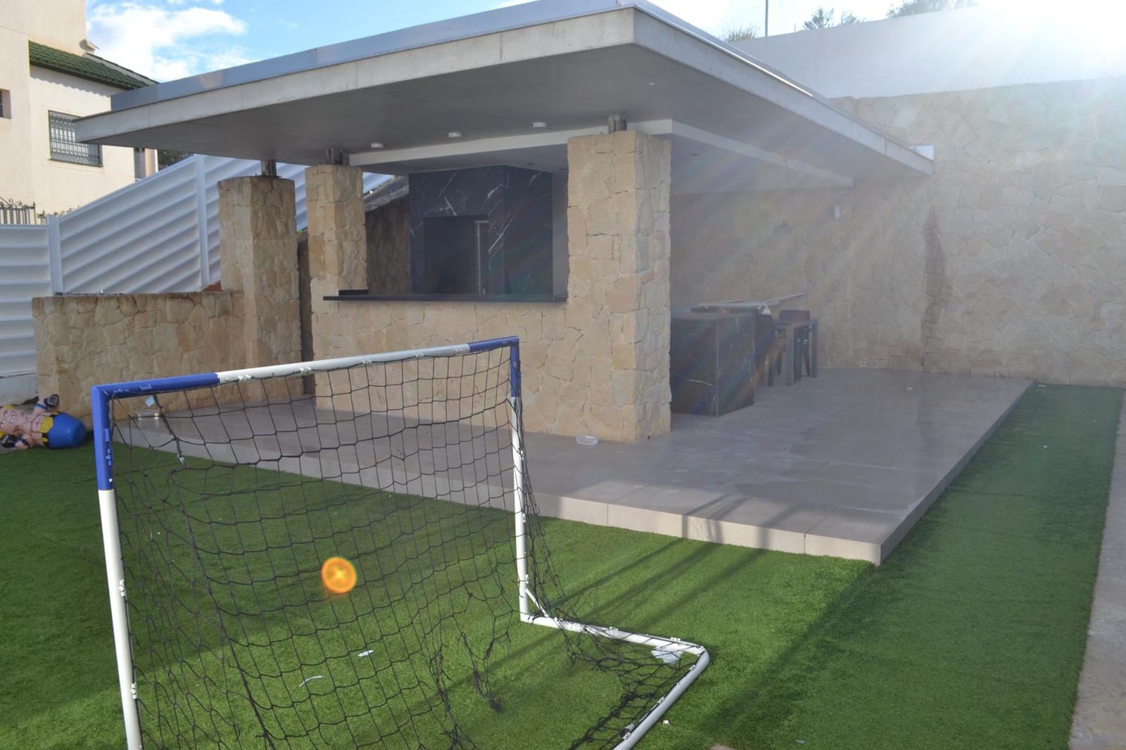 4 makuuhuone Huvila myytävänä paikassa Almoradi mukana uima-altaan 
autotalli - 999 950 € (Ref: 9536097)