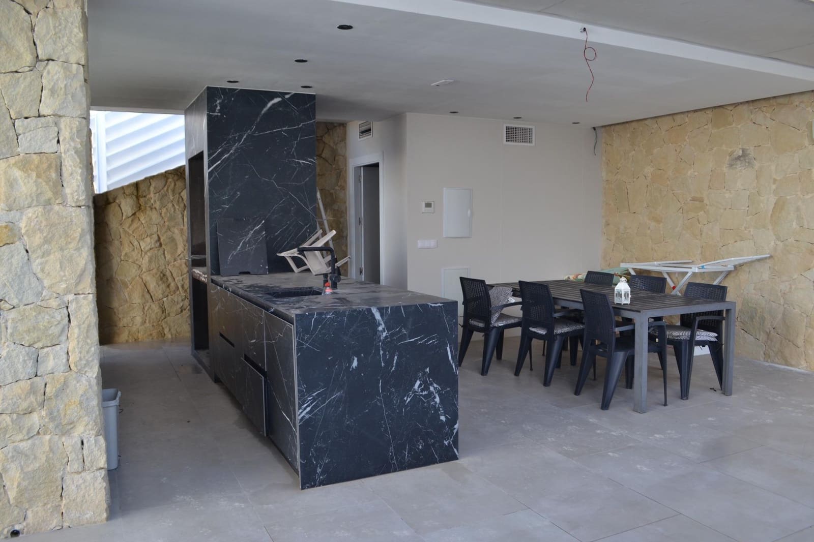 4 makuuhuone Huvila myytävänä paikassa Almoradi mukana uima-altaan 
autotalli - 999 950 € (Ref: 9536097)