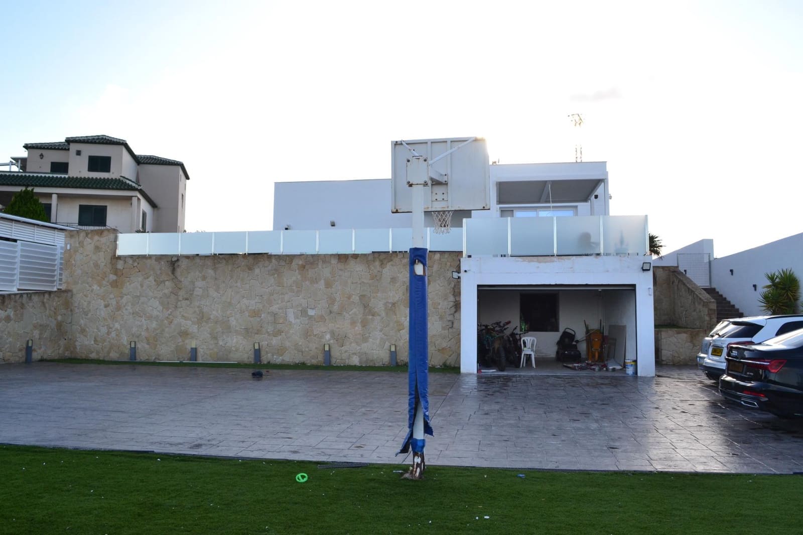 4 makuuhuone Huvila myytävänä paikassa Almoradi mukana uima-altaan 
autotalli - 999 950 € (Ref: 9536097)