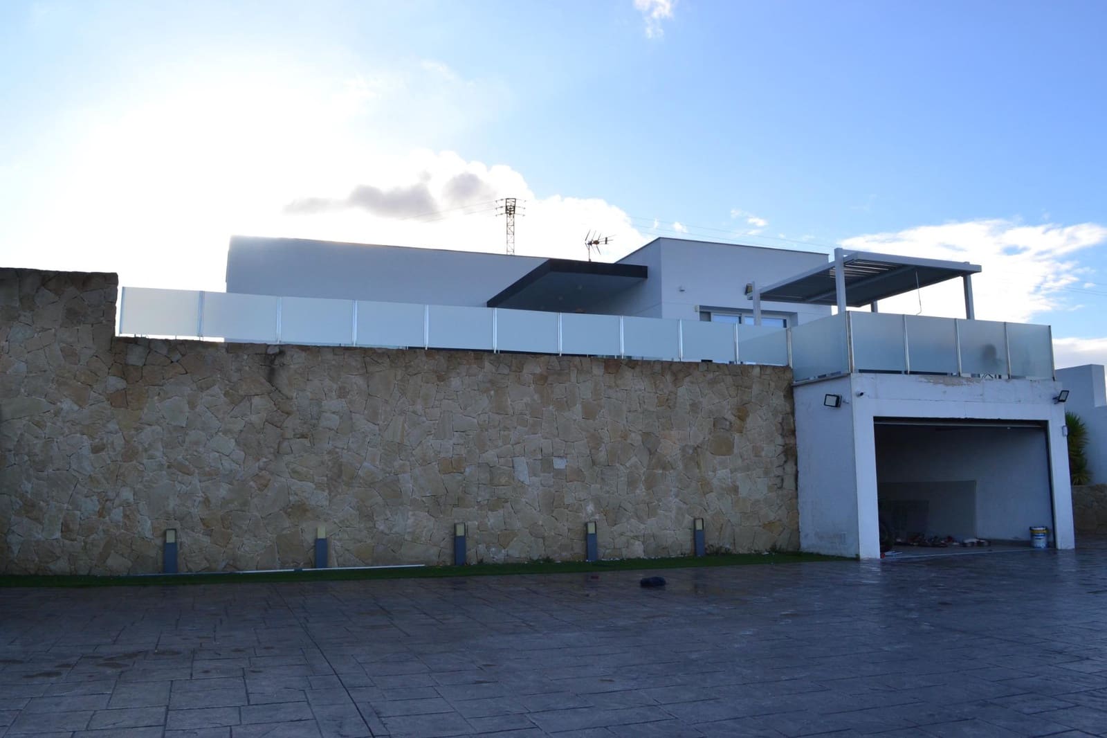 4 makuuhuone Huvila myytävänä paikassa Almoradi mukana uima-altaan 
autotalli - 999 950 € (Ref: 9536097)