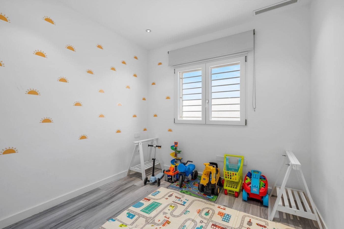 4 bedroom Villa for sale in Almoradi with pool garage - € 999,950 (Ref: 9536097)