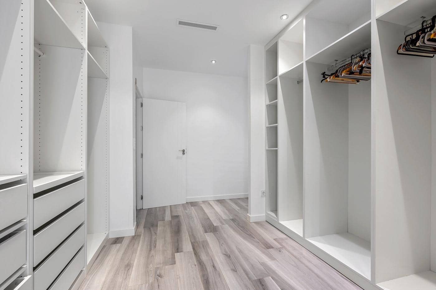 4 bedroom Villa for sale in Almoradi with pool garage - € 999,950 (Ref: 9536097)