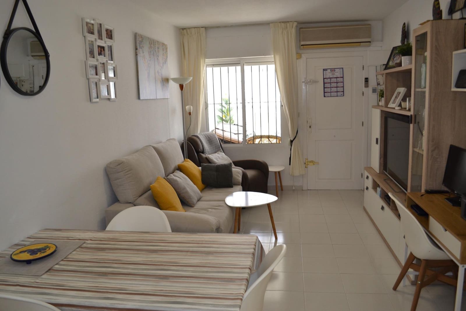 3 chambre Villa/Maison Semi-Mitoyenne à vendre à Torrevieja avec piscine - 185 000 € (Ref: 9584550)