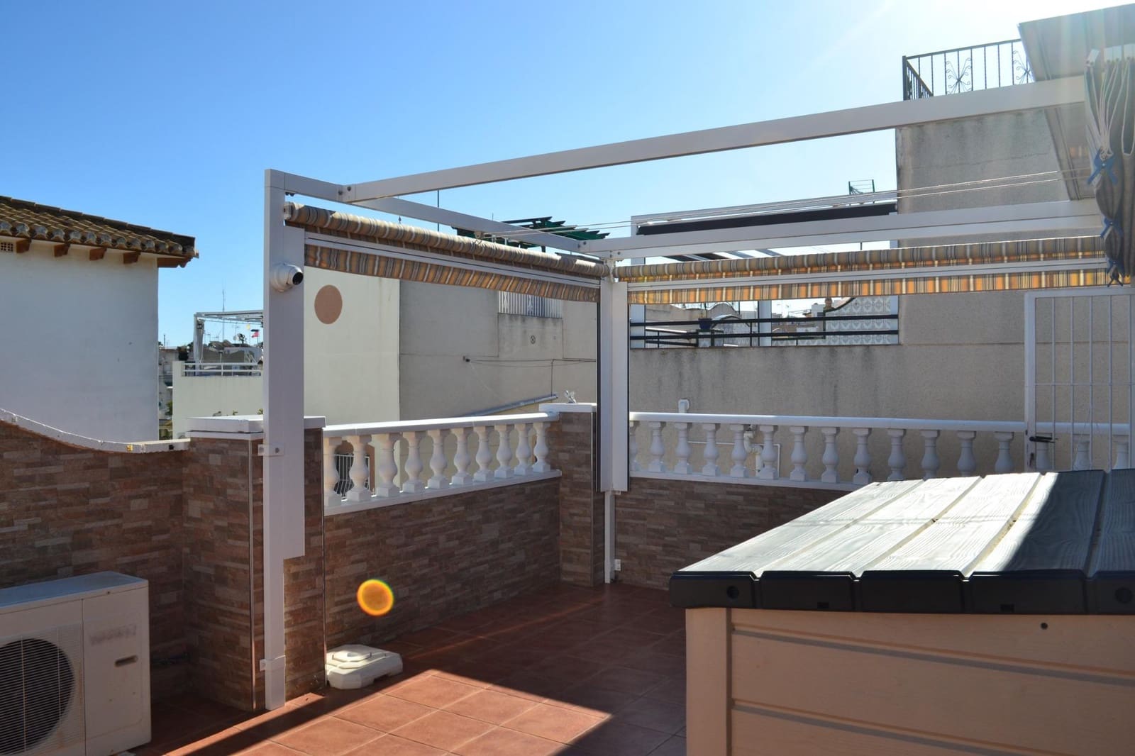 3 chambre Villa/Maison Semi-Mitoyenne à vendre à Torrevieja avec piscine - 185 000 € (Ref: 9584550)