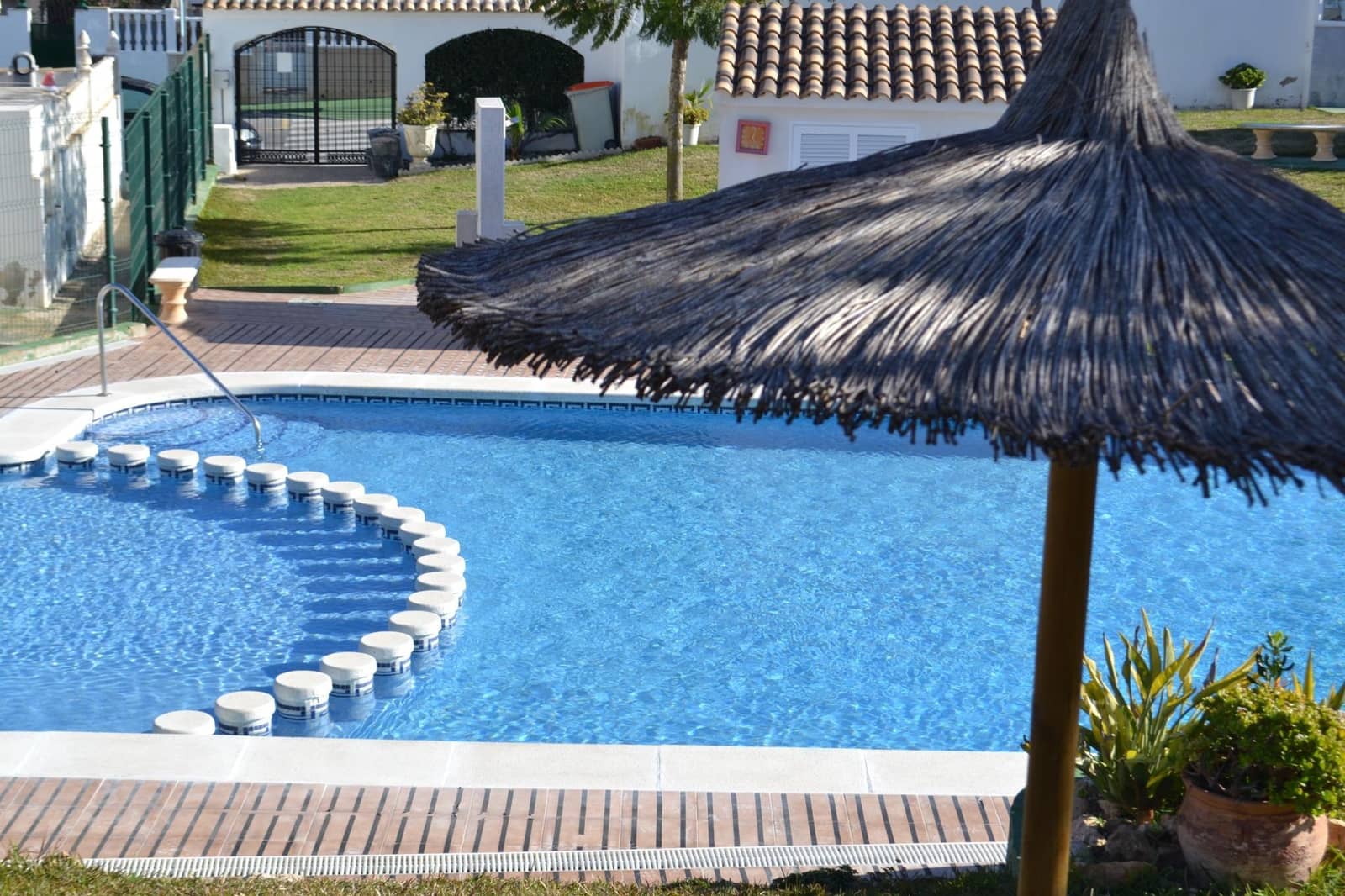 3 chambre Villa/Maison Semi-Mitoyenne à vendre à Torrevieja avec piscine - 185 000 € (Ref: 9584550)