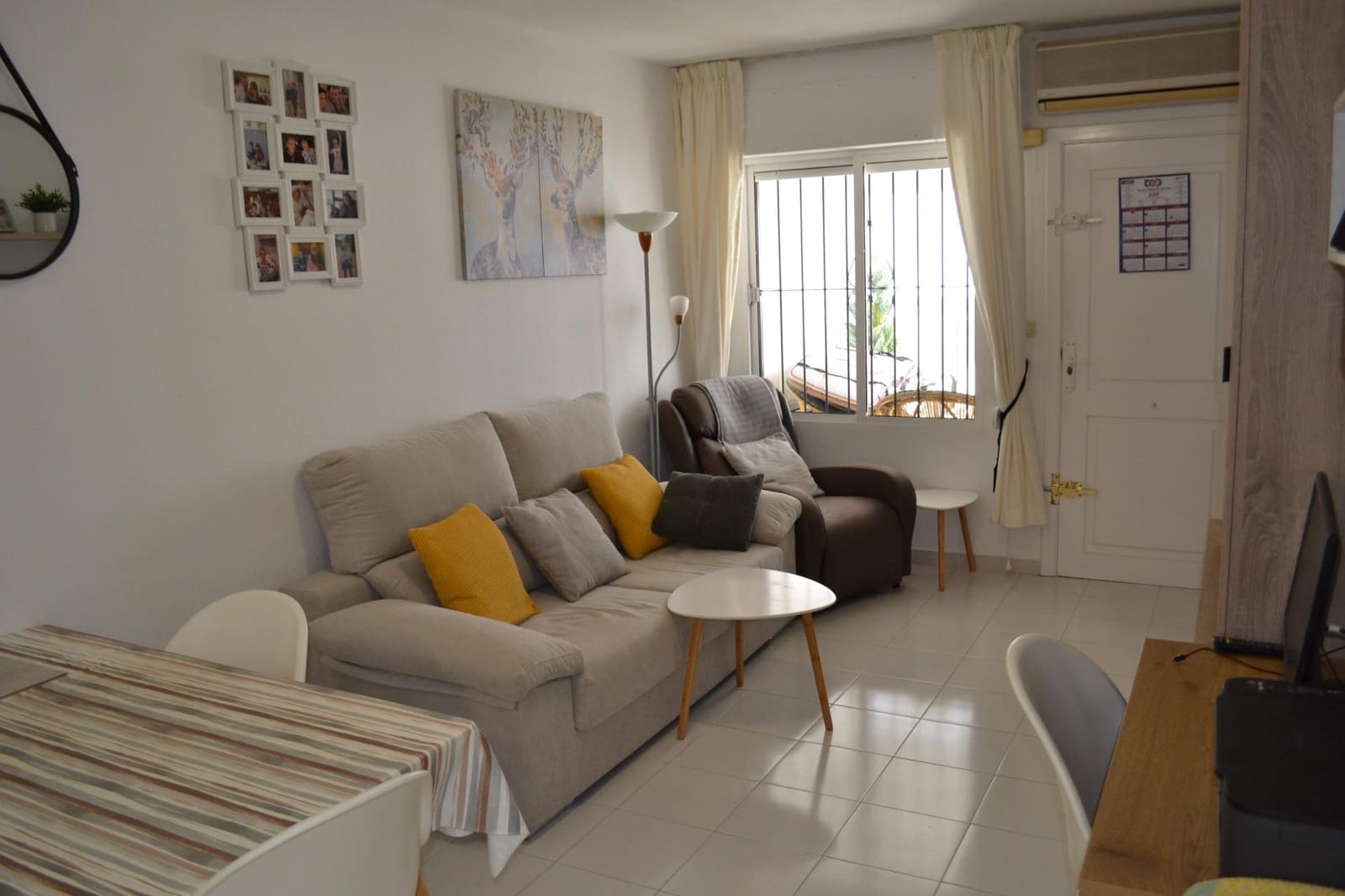 3 bedroom Semi-detached Villa for sale in Torrevieja with pool - € 185,000 (Ref: 9584550)