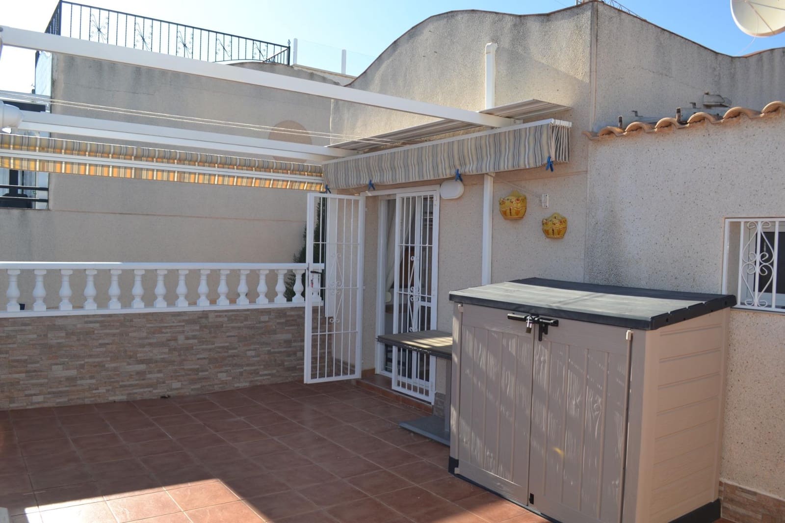 3 bedroom Semi-detached Villa for sale in Torrevieja with pool - € 185,000 (Ref: 9584550)