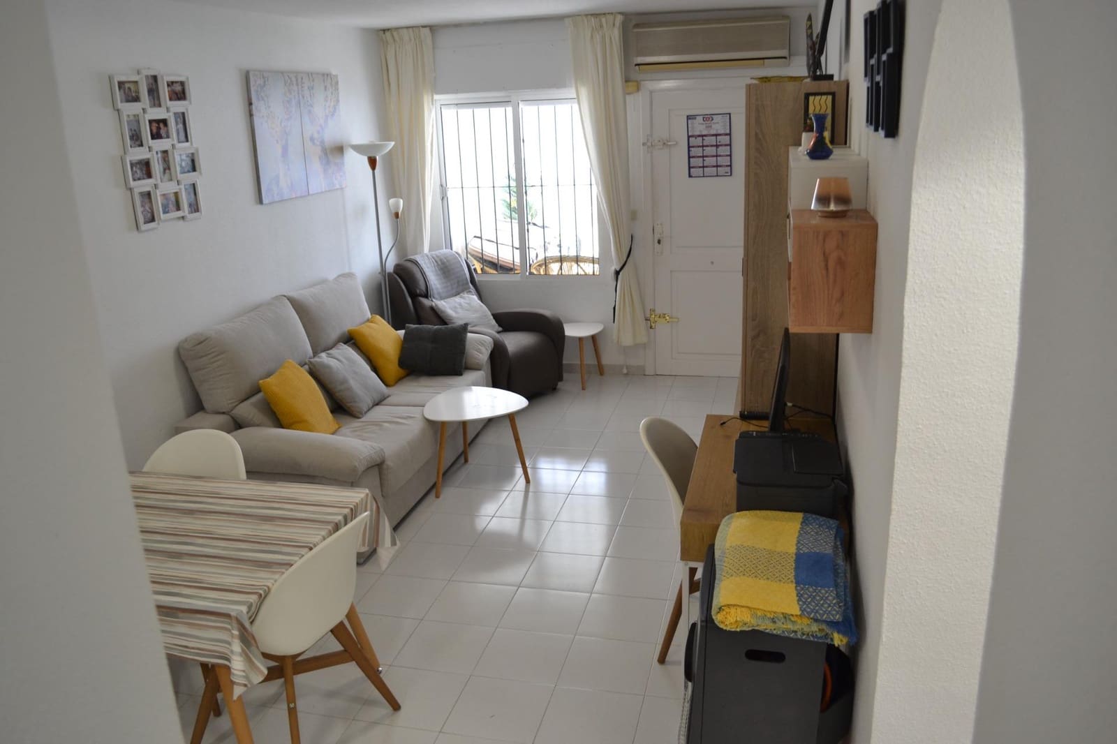 3 bedroom Semi-detached Villa for sale in Torrevieja with pool - € 185,000 (Ref: 9584550)