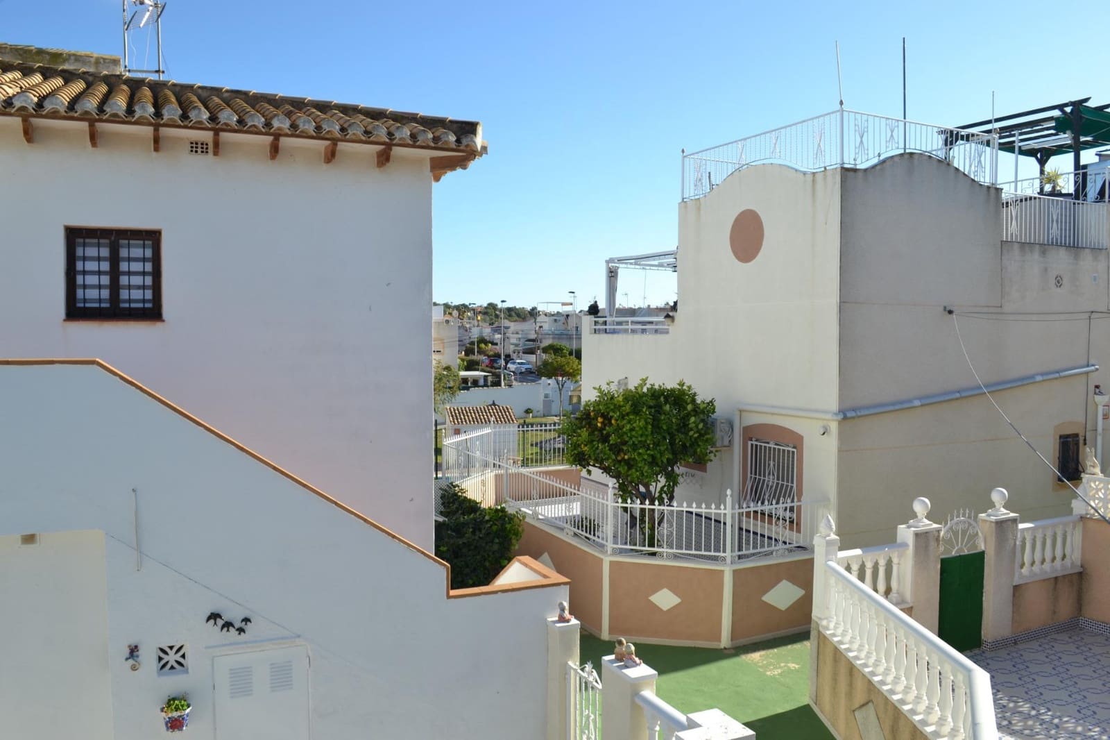3 bedroom Semi-detached Villa for sale in Torrevieja with pool - € 185,000 (Ref: 9584550)