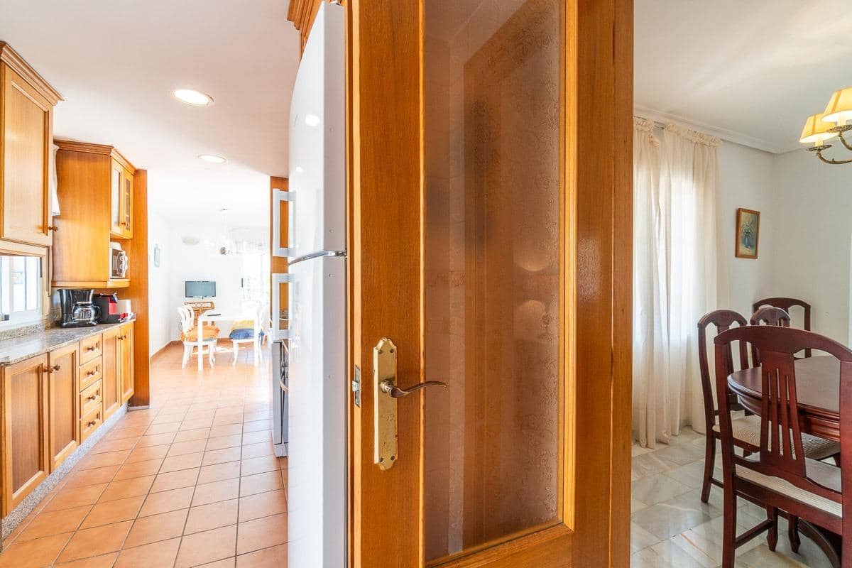 4 sypialnia Willa na sprzedaż w Torrevieja z basenem garażem - 859 000 € (Ref: 9591571)