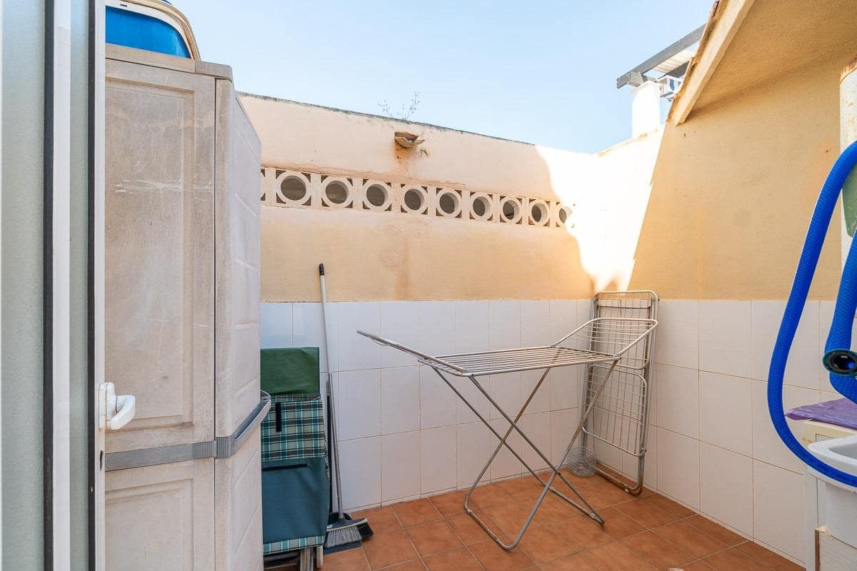 4 sypialnia Willa na sprzedaż w Torrevieja z basenem garażem - 859 000 € (Ref: 9591571)