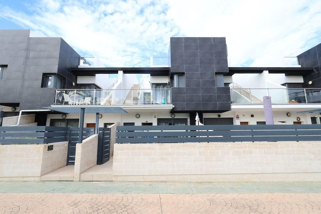 3 soverom Kjedet enebolig til salgs i Los Dolses med svømmebasseng garasje - € 375 000 (Ref: 9627824)