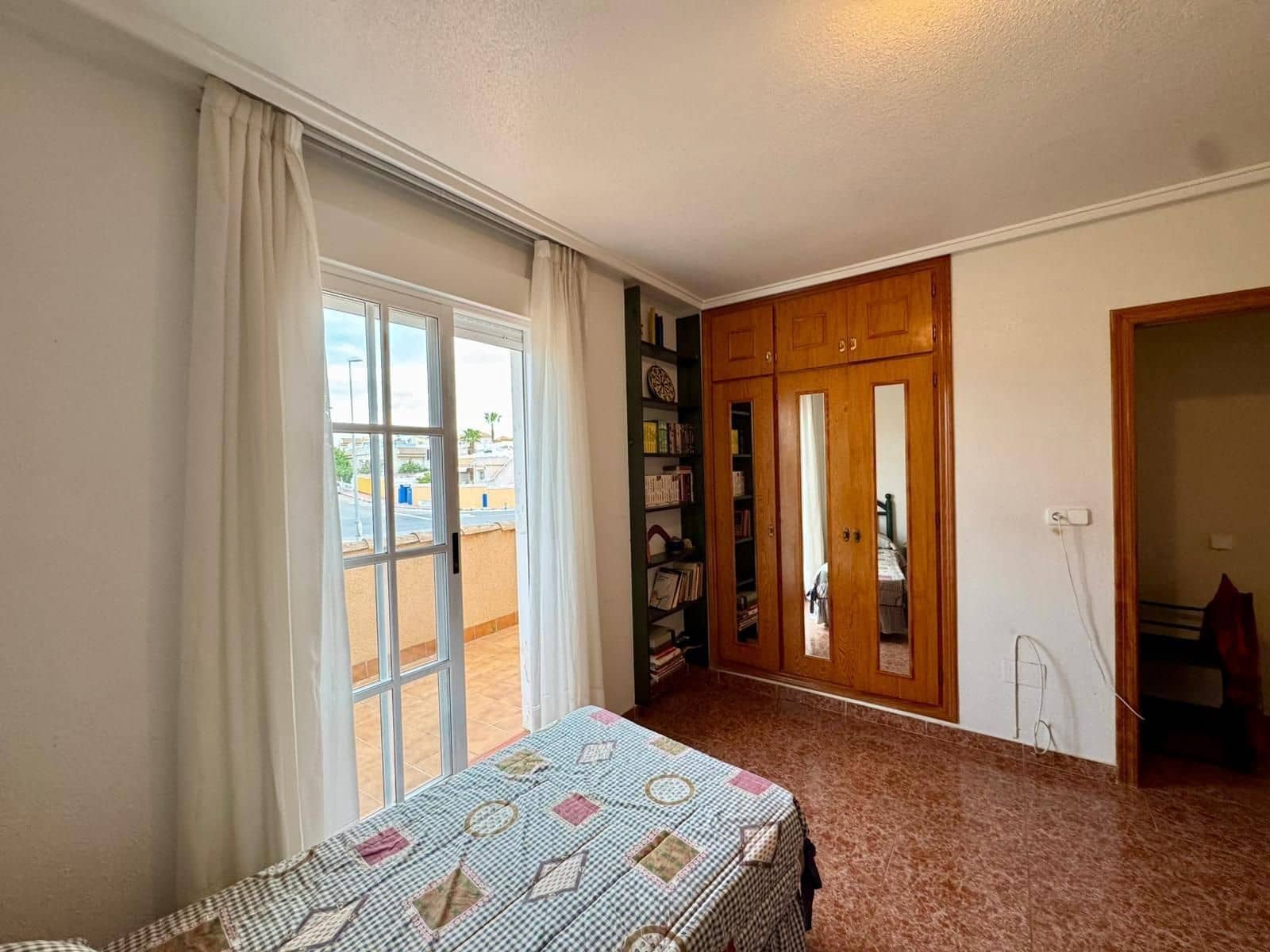 3 chambre Villa/Maison à vendre à Torrevieja avec piscine - 330 000 € (Ref: 9715127)