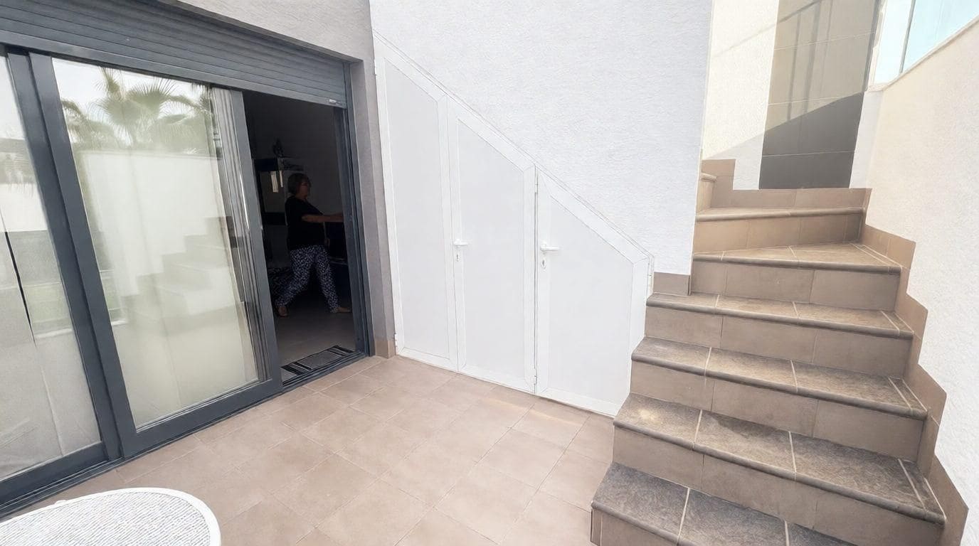 2 bedroom Penthouse for sale in Torrevieja with pool - € 269,900 (Ref: 9739035)