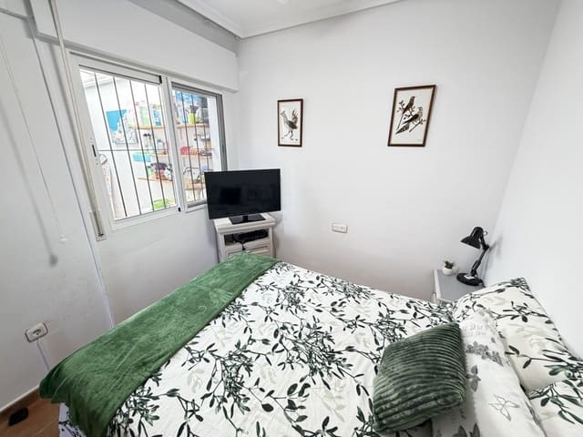 Bungalow de 4 habitaciones en La Zenia, Orihuela en venta con piscina - 289.000 € (Ref: 9752281)