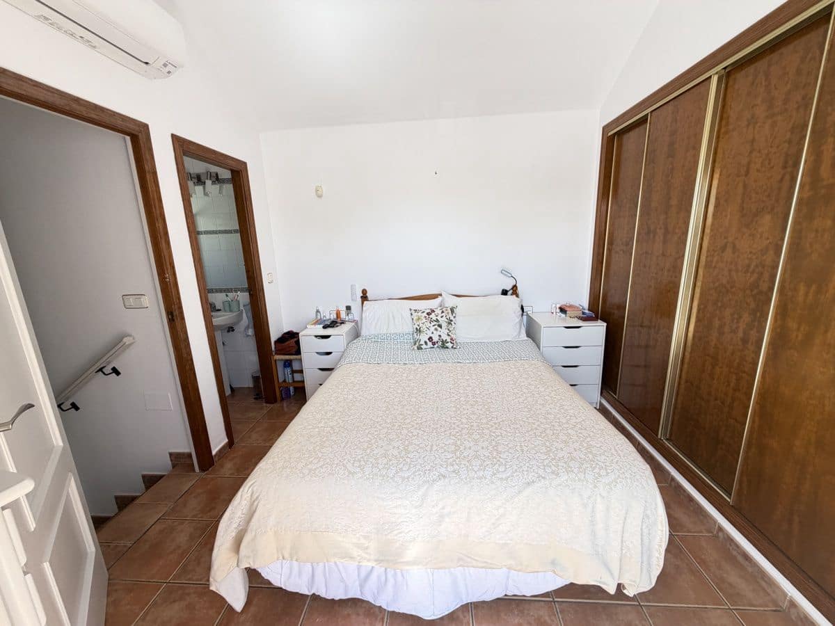Bungalow de 4 habitaciones en La Zenia en venta con piscina - 289.000 € (Ref: 9752281)