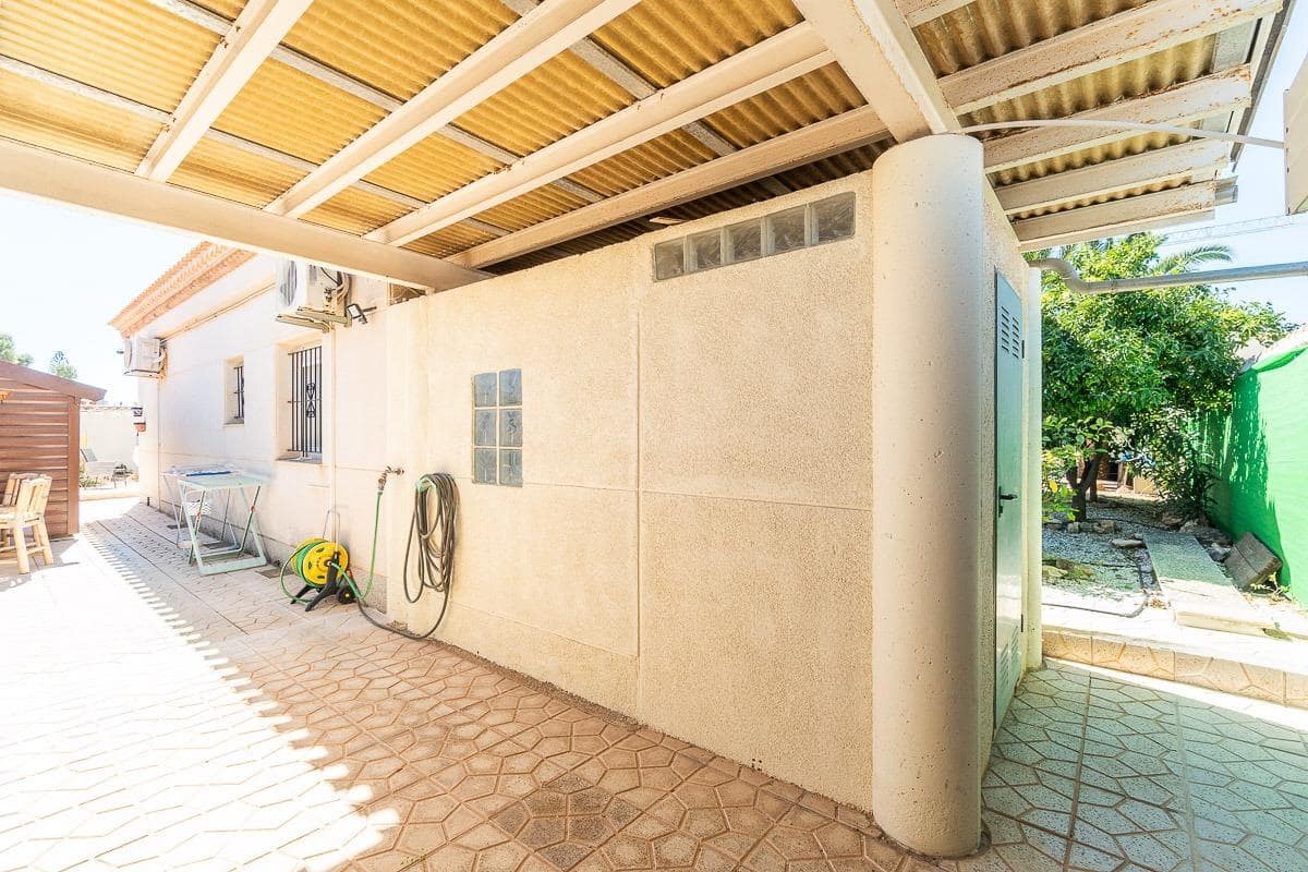 3 bedroom Villa for sale in La Zenia with pool garage - € 640,000 (Ref: 9787002)