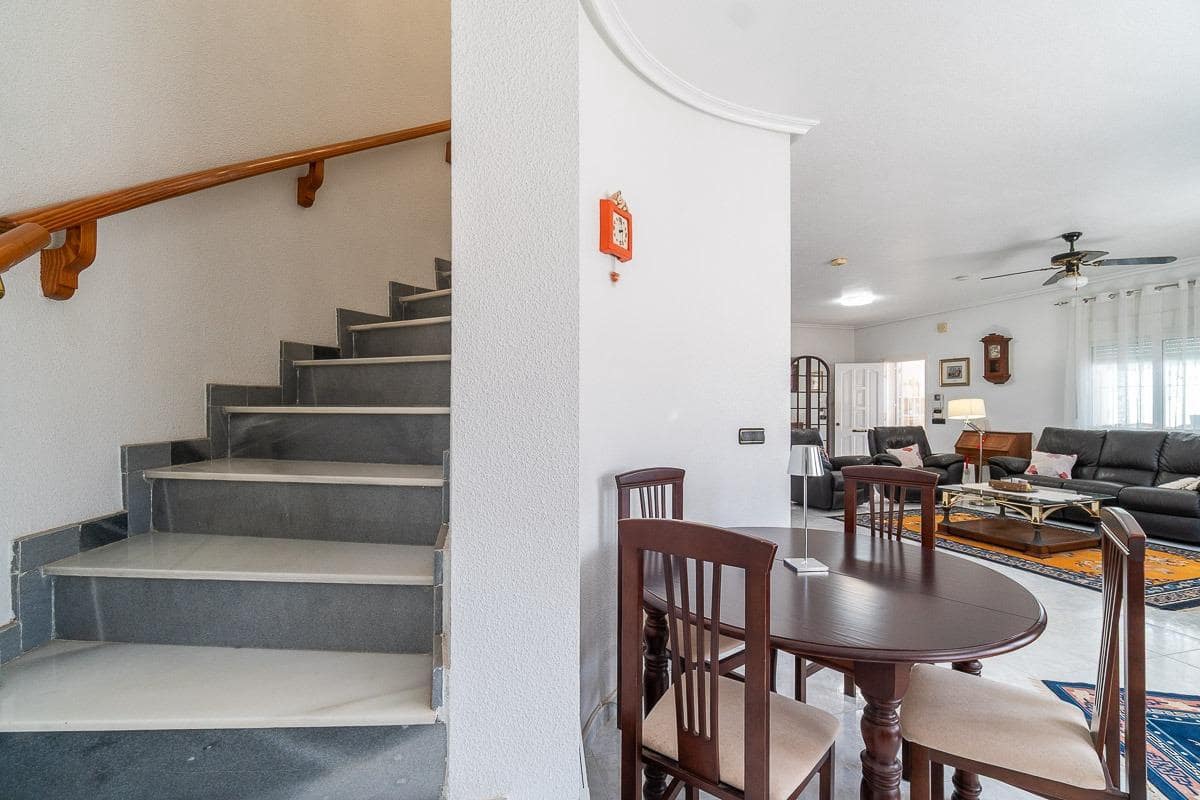 3 bedroom Villa for sale in La Zenia with pool garage - € 640,000 (Ref: 9787002)