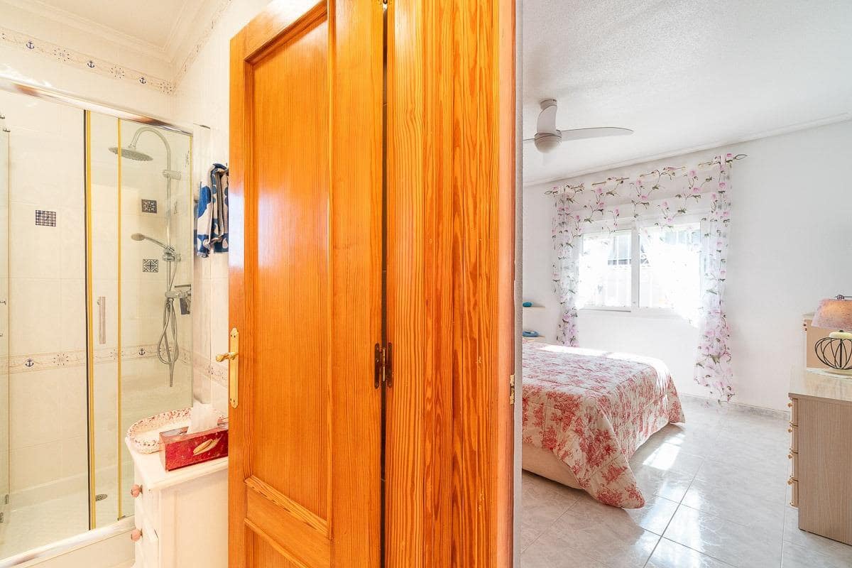 3 bedroom Villa for sale in La Zenia with pool garage - € 640,000 (Ref: 9787002)