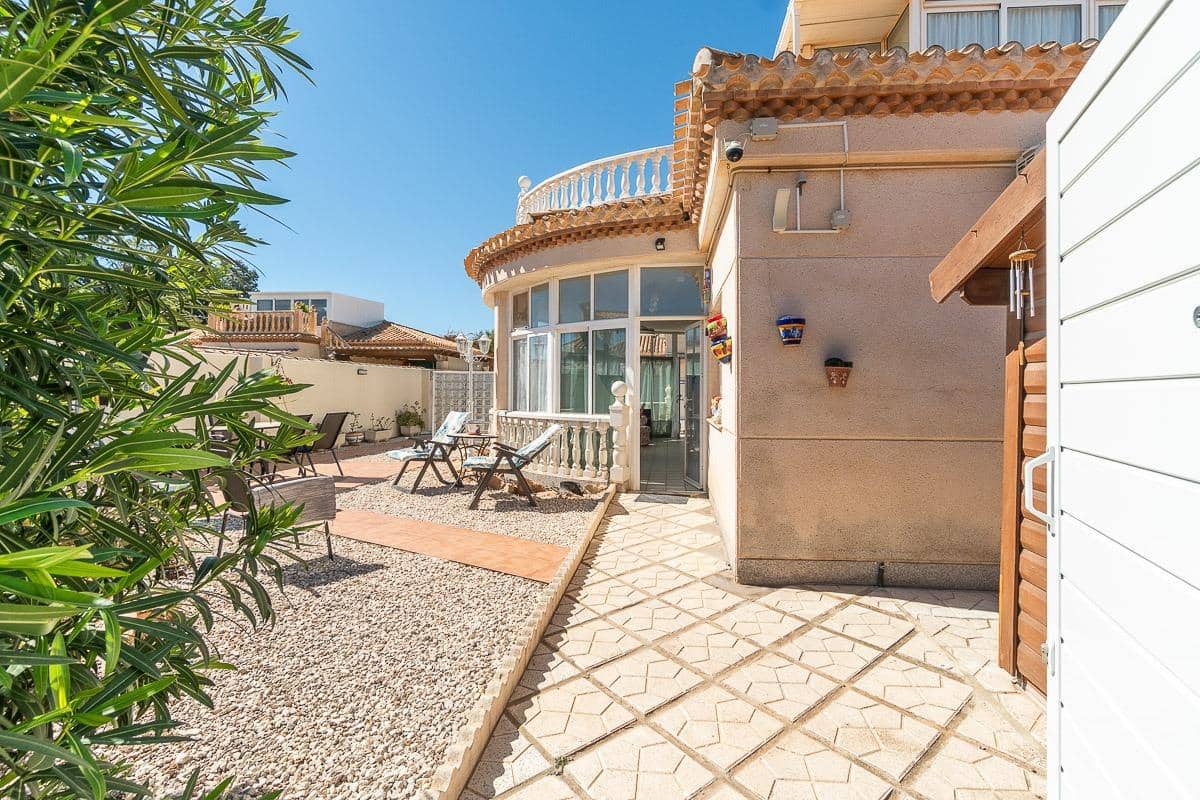 3 bedroom Villa for sale in La Zenia with pool garage - € 640,000 (Ref: 9787002)
