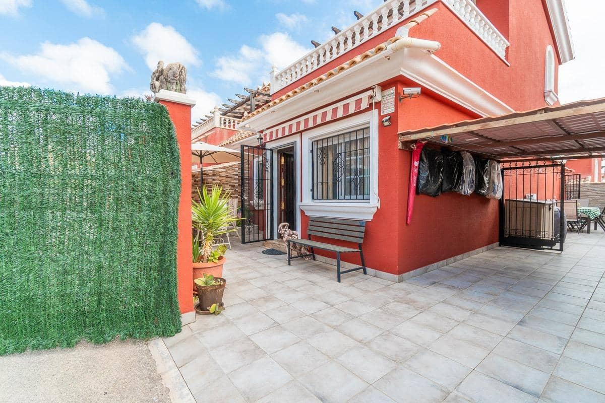 3 makuuhuone Rivitalo myytävänä paikassa Orihuela Costa mukana uima-altaan - 242 000 € (Ref: 9836579)