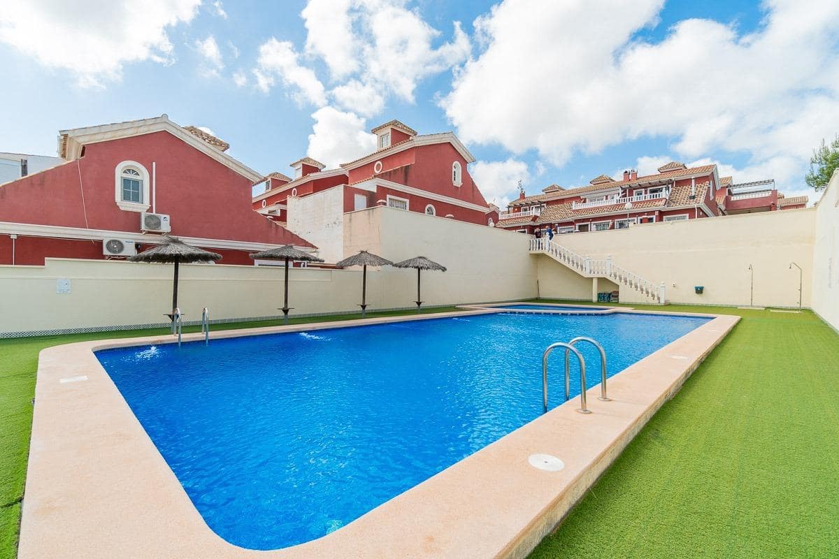 3 makuuhuone Rivitalo myytävänä paikassa Orihuela Costa mukana uima-altaan - 242 000 € (Ref: 9836579)