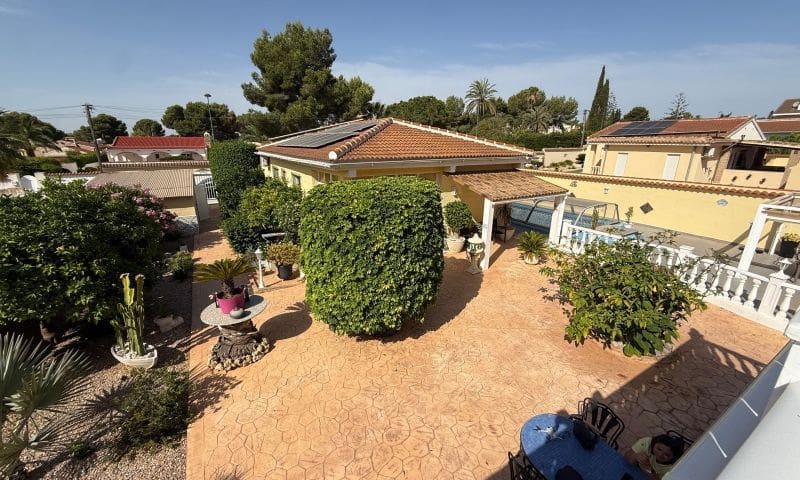4 soveværelse Villa til salg i Pinar de Campoverde med swimmingpool garage - € 429.000 (Ref: 9990875)
