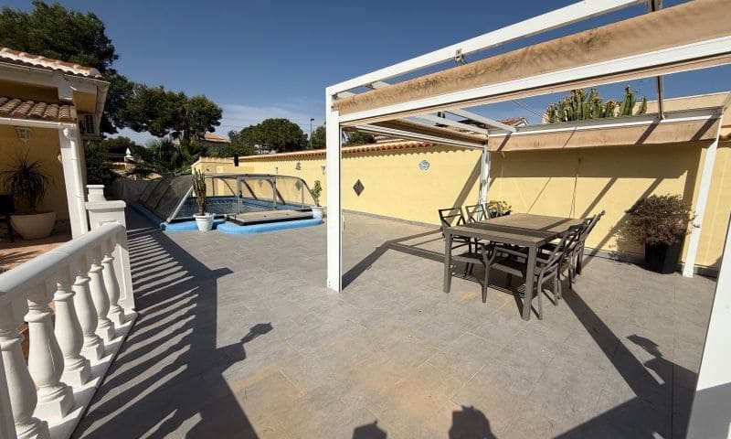 4 soveværelse Villa til salg i Pinar de Campoverde med swimmingpool garage - € 429.000 (Ref: 9990875)