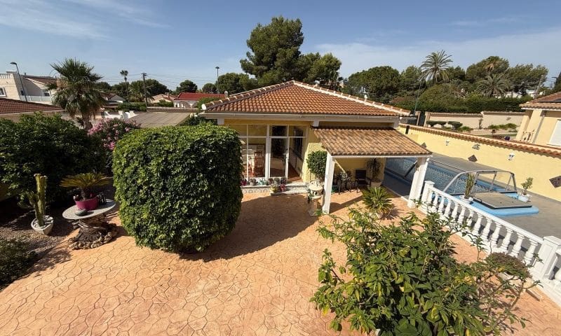 4 soveværelse Villa til salg i Pinar de Campoverde med swimmingpool garage - € 429.000 (Ref: 9990875)